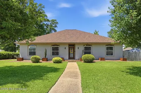 56 Westridge Dr, Brandon, MS 39047