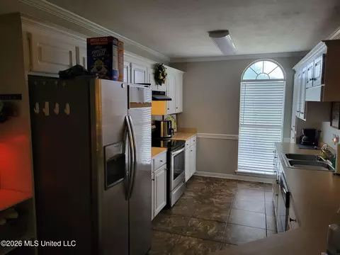 Kitchen - 213 Austin Cir, Byram, MS 39272 photo 2 of 2