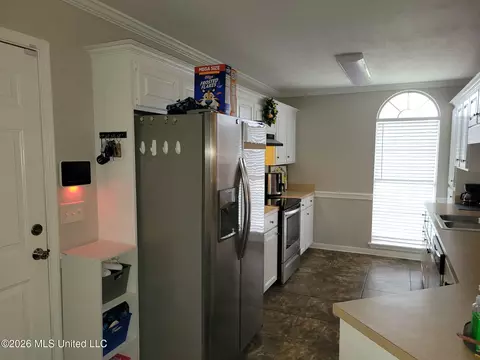 Kitchen - 213 Austin Cir, Byram, MS 39272 photo 1 of 2