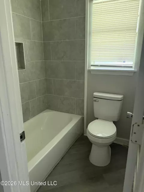 Bath - 4224 Cypress Dr, Jackson, MS 39212 photo 2 of 2