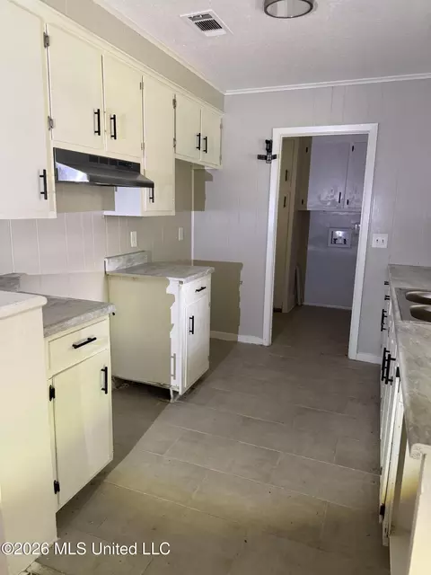 Kitchen - 4224 Cypress Dr, Jackson, MS 39212 photo 1 of 1