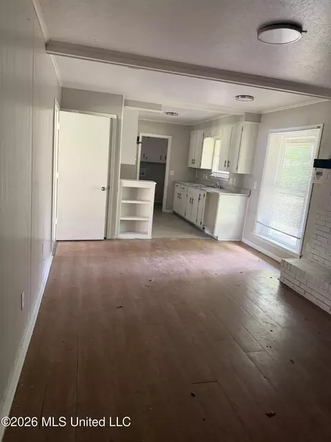 Living - 4224 Cypress Dr, Jackson, MS 39212 photo 2 of 4