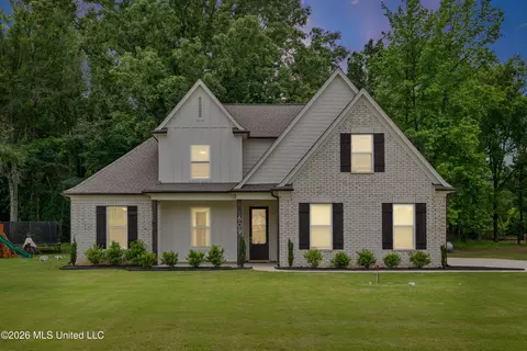 609 Centerline Roper Loop, Byhalia, MS 38611