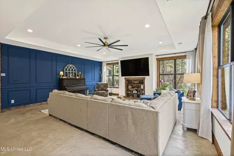 Living - 6720 Thyatira Tyro, Como, MS 38619 photo 3 of 3