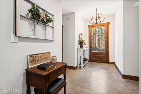 Entry Way - 6720 Thyatira Tyro, Como, MS 38619 photo 1 of 2