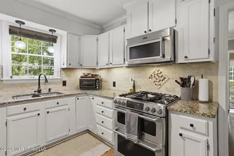 Kitchen - 3977 Nassau St, Jackson, MS 39216 photo 2 of 5