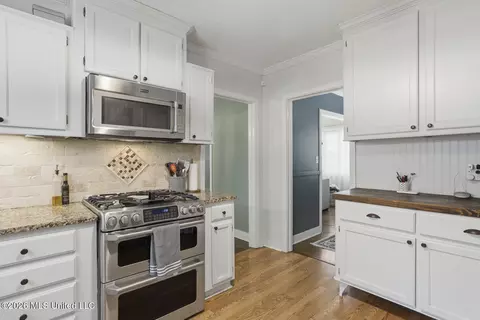 Kitchen - 3977 Nassau St, Jackson, MS 39216 photo 4 of 5