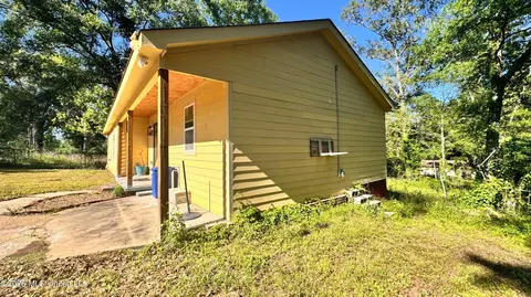 Exterior - 2616 Glenn St, Jackson, MS 39204 photo 6 of 6