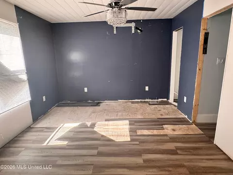 Living - 2616 Glenn St, Jackson, MS 39204 photo 4 of 4