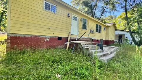 Exterior - 2616 Glenn St, Jackson, MS 39204 photo 5 of 6
