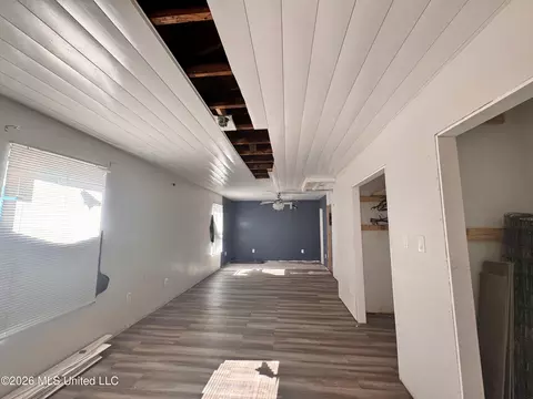 Living - 2616 Glenn St, Jackson, MS 39204 photo 2 of 4