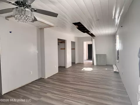 Living - 2616 Glenn St, Jackson, MS 39204 photo 3 of 4