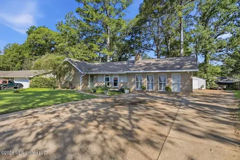 Exterior - 63 Willowbrook Ln, Brandon, MS 39042 photo 3 of 9