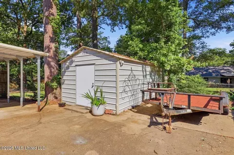 Exterior - 63 Willowbrook Ln, Brandon, MS 39042 photo 5 of 9