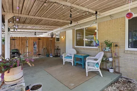 Exterior - 63 Willowbrook Ln, Brandon, MS 39042 photo 6 of 9
