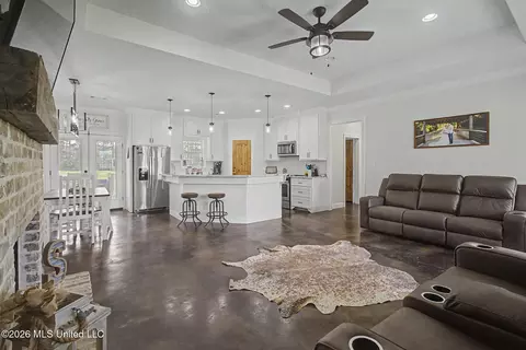 Entry Way - 52 Jeslan Trl, Lumberton, MS 39455 photo 1 of 1