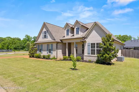 Exterior - 726 Benton Dr, Nesbit, MS 38651 photo 2 of 5