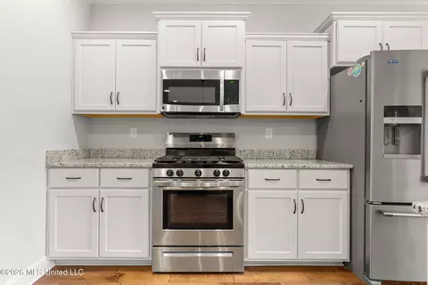 Kitchen - 726 Benton Dr, Nesbit, MS 38651 photo 2 of 2
