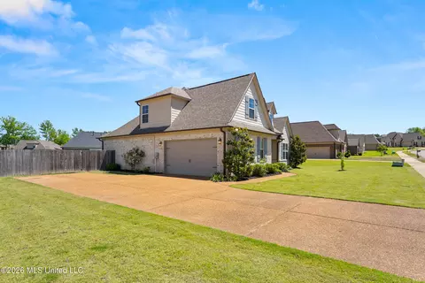 Exterior - 726 Benton Dr, Nesbit, MS 38651 photo 3 of 5