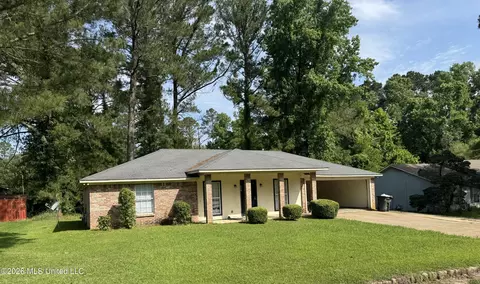 579 Briarcliff Cir, Jackson, MS 39212
