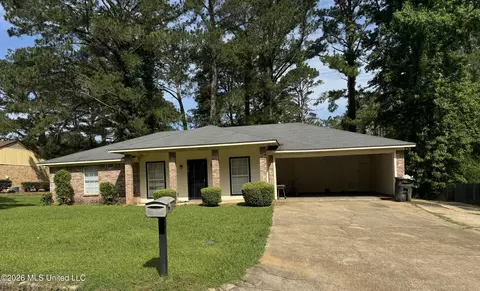 579 Briarcliff Cir, Jackson, MS 39212 photo 2