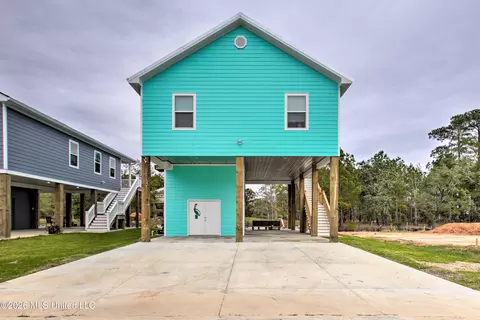 4082 Cardinal St, Bay Saint Louis, MS 39520
