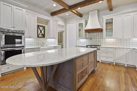 Kitchen - 2526 Honeysuckle Ln, Jackson, MS 39211 photo 2 of 6