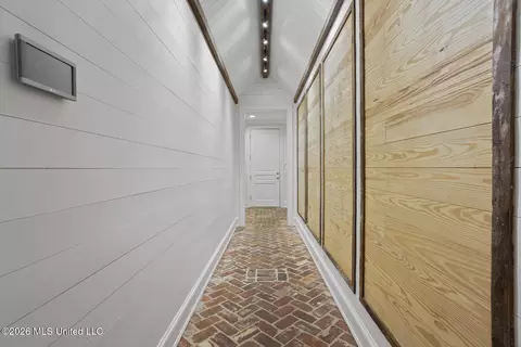 Entry Way - 2526 Honeysuckle Ln, Jackson, MS 39211 photo 3 of 5