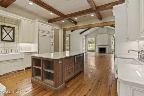 Kitchen - 2526 Honeysuckle Ln, Jackson, MS 39211 photo 5 of 6