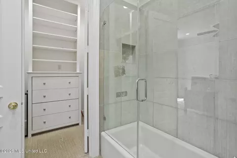 Bath - 2526 Honeysuckle Ln, Jackson, MS 39211 photo 6 of 9