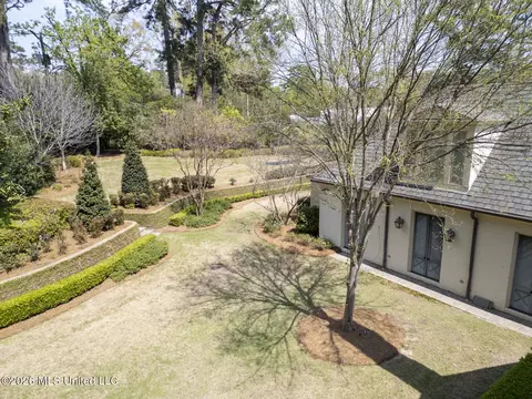 Exterior - 2526 Honeysuckle Ln, Jackson, MS 39211 photo 22 of 22