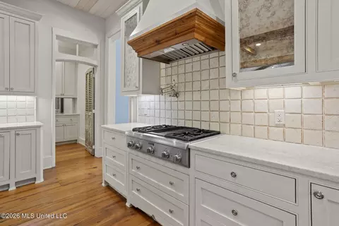 Kitchen - 2526 Honeysuckle Ln, Jackson, MS 39211 photo 3 of 6