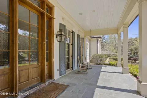 Exterior - 2526 Honeysuckle Ln, Jackson, MS 39211 photo 4 of 22