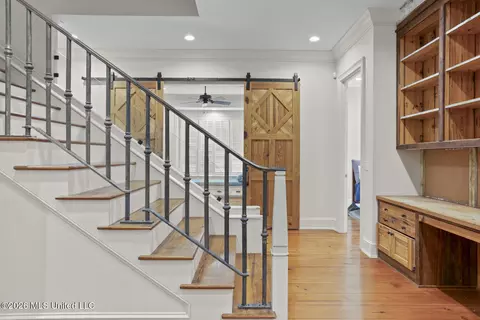 Entry Way - 2526 Honeysuckle Ln, Jackson, MS 39211 photo 2 of 5