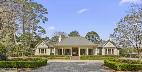 2526 Honeysuckle Ln, Jackson, MS 39211