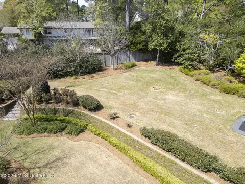 Exterior - 2526 Honeysuckle Ln, Jackson, MS 39211 photo 19 of 22