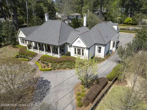 Exterior - 2526 Honeysuckle Ln, Jackson, MS 39211 photo 14 of 22