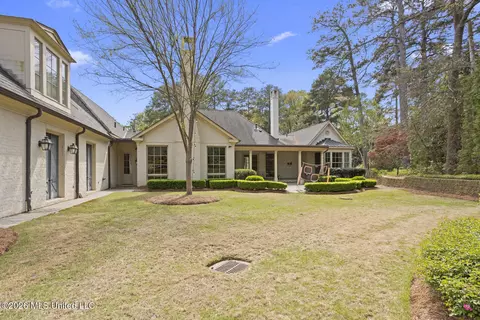 Exterior - 2526 Honeysuckle Ln, Jackson, MS 39211 photo 9 of 22