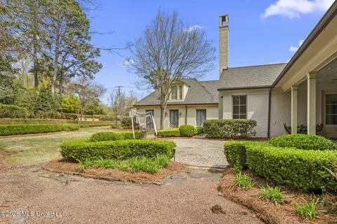 Exterior - 2526 Honeysuckle Ln, Jackson, MS 39211 photo 7 of 22