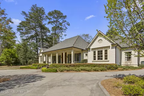 Exterior - 2526 Honeysuckle Ln, Jackson, MS 39211 photo 2 of 22