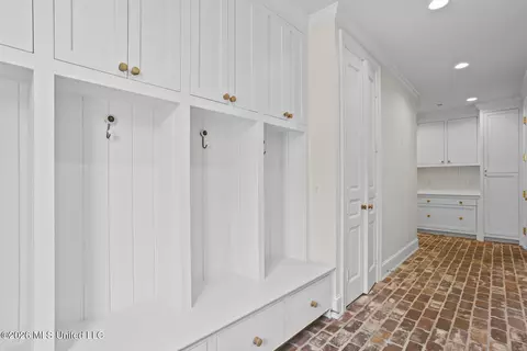 Entry Way - 2526 Honeysuckle Ln, Jackson, MS 39211 photo 4 of 5