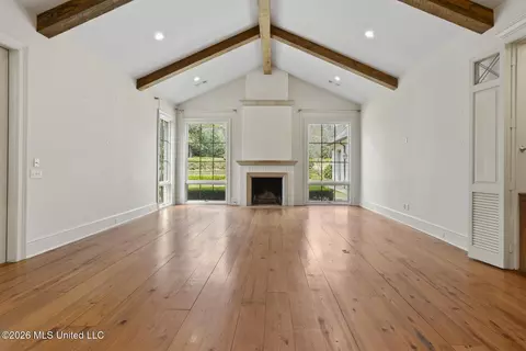 Living - 2526 Honeysuckle Ln, Jackson, MS 39211 photo 4 of 4