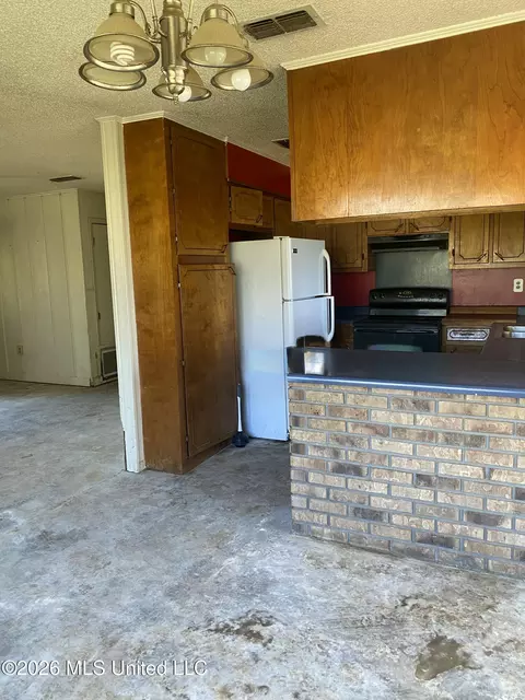 Kitchen - 176 Hancock Rd, Lucedale, MS 39452 photo 2 of 3