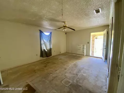 Living - 176 Hancock Rd, Lucedale, MS 39452 photo 4 of 4