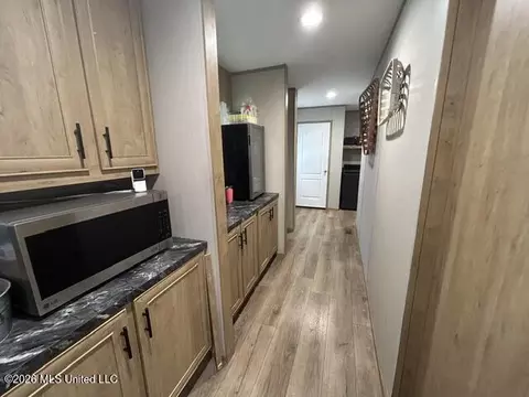 Entry Way - 2096 Swilley Rd, Wesson, MS 39191 photo 2 of 4