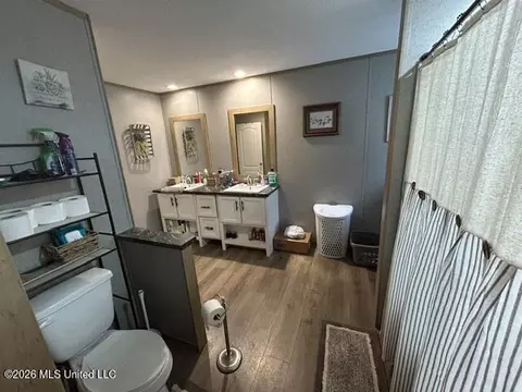 Bath - 2096 Swilley Rd, Wesson, MS 39191 photo 2 of 5