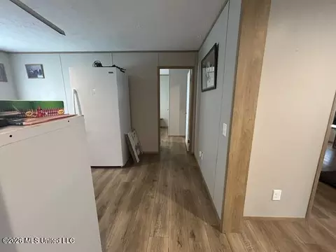 Entry Way - 2096 Swilley Rd, Wesson, MS 39191 photo 3 of 4