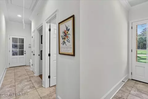 Entry Way - 1043 Stonegate Dr, Mccomb, MS 39648 photo 2 of 2