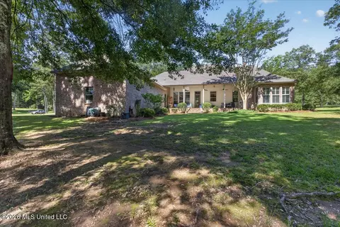 Exterior - 1043 Stonegate Dr, Mccomb, MS 39648 photo 6 of 7
