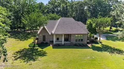 1043 Stonegate Dr, Mccomb, MS 39648